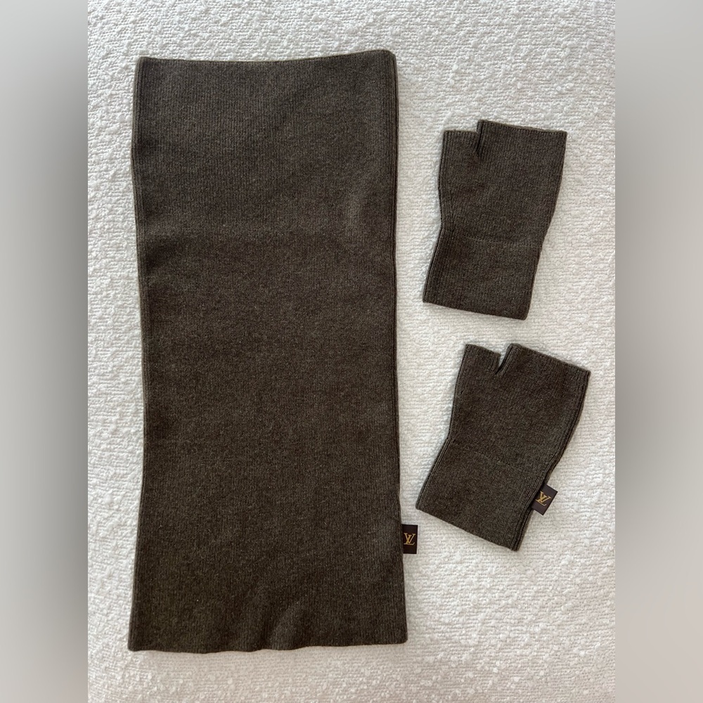 Louis Vuitton Cashmere Cold Weather Accessories set (funnel scarf & gloves)